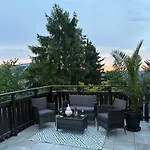 Apartment Mit Schloesserblick In I Grosse Dachterrasse I Parkplatz Kostenfrei