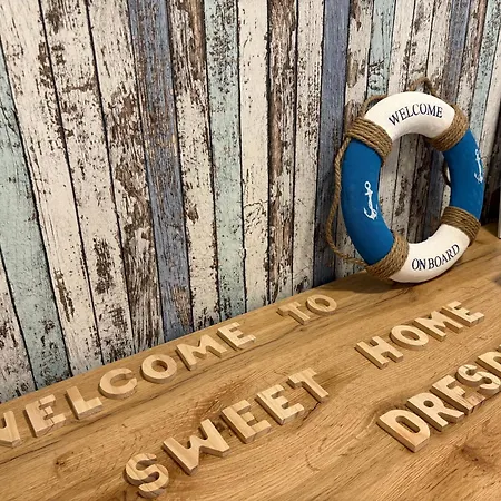 Mit Schloesserblick In I Grosse Dachterrasse I Parkplatz Kostenfrei Δρέσδη