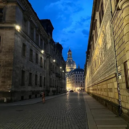 Mit Schloesserblick In I Grosse Dachterrasse I Parkplatz Kostenfrei *