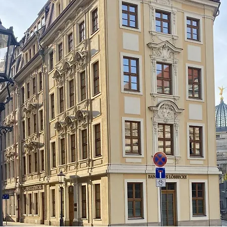 Mit Schloesserblick In I Grosse Dachterrasse I Parkplatz Kostenfrei *