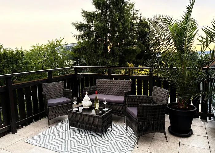 Mit Schloesserblick In I Grosse Dachterrasse I Parkplatz Kostenfrei Lejlighed