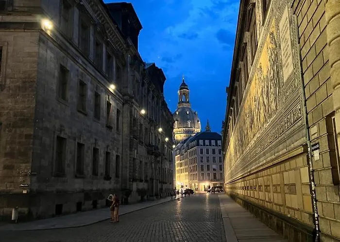 Mit Schloesserblick In I Grosse Dachterrasse I Parkplatz Kostenfrei *